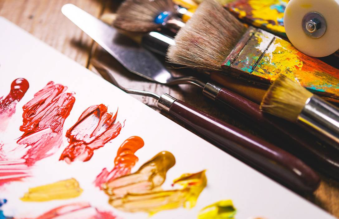 取り扱う作品を生み出した作家をご紹介